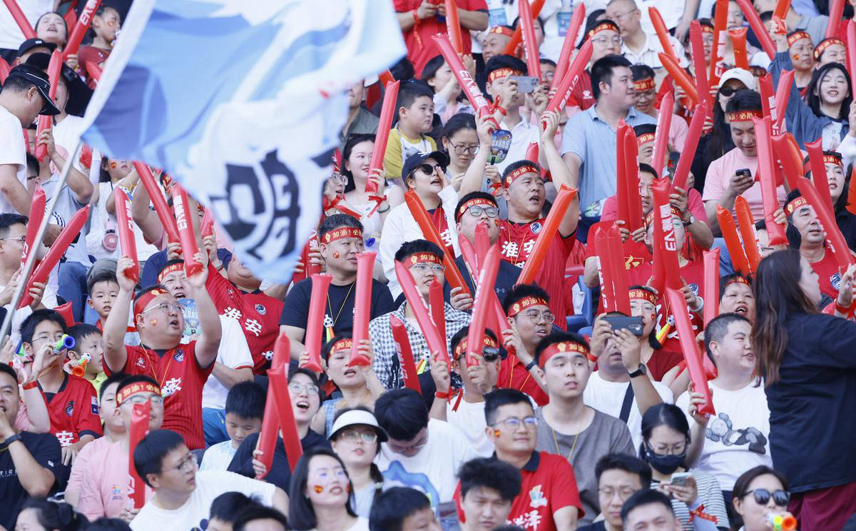 球队士气低迷，主场不胜为球迷担忧