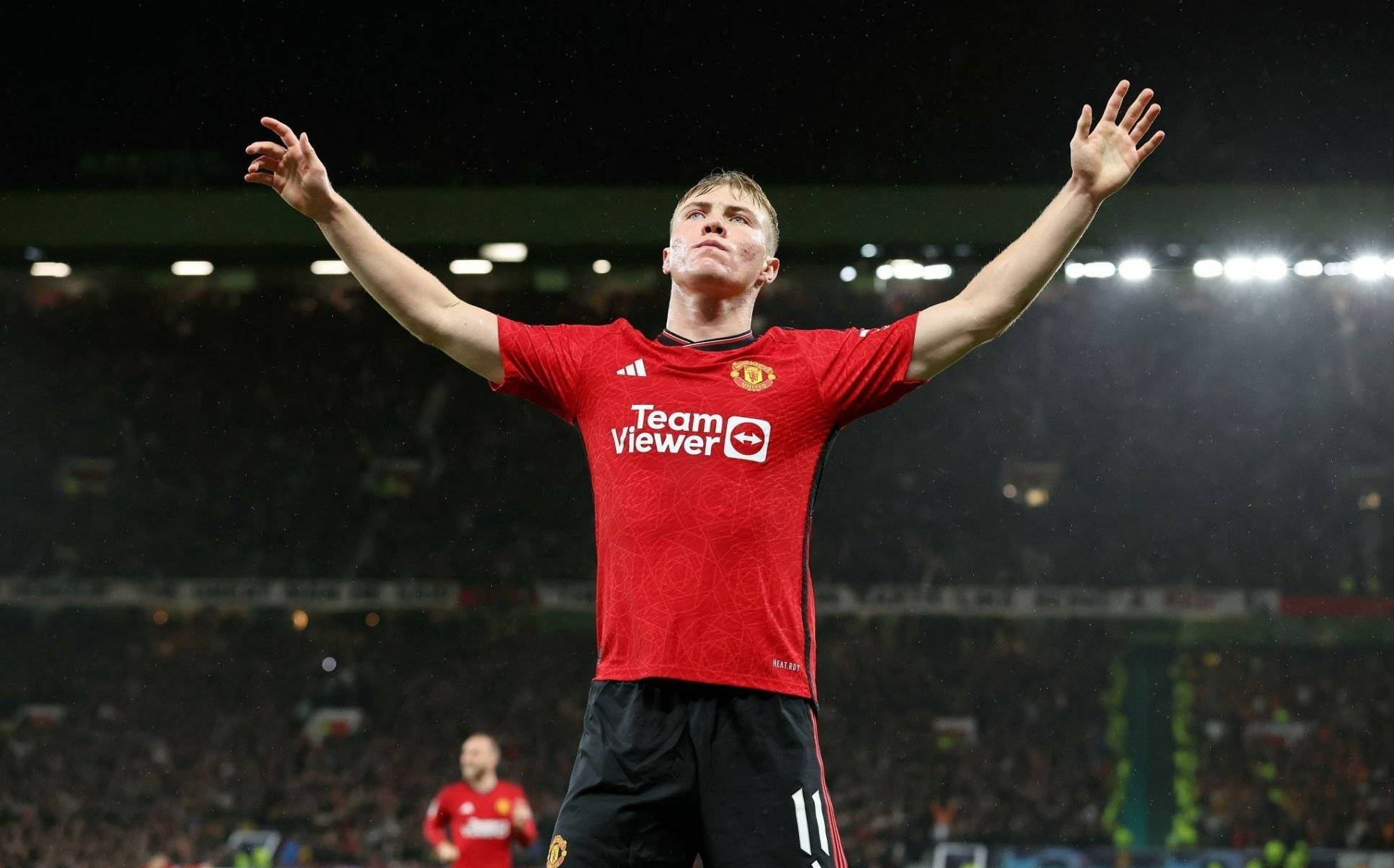 沃尔夫斯堡中场大将因伤缺席，球队补缺备战的简单介绍