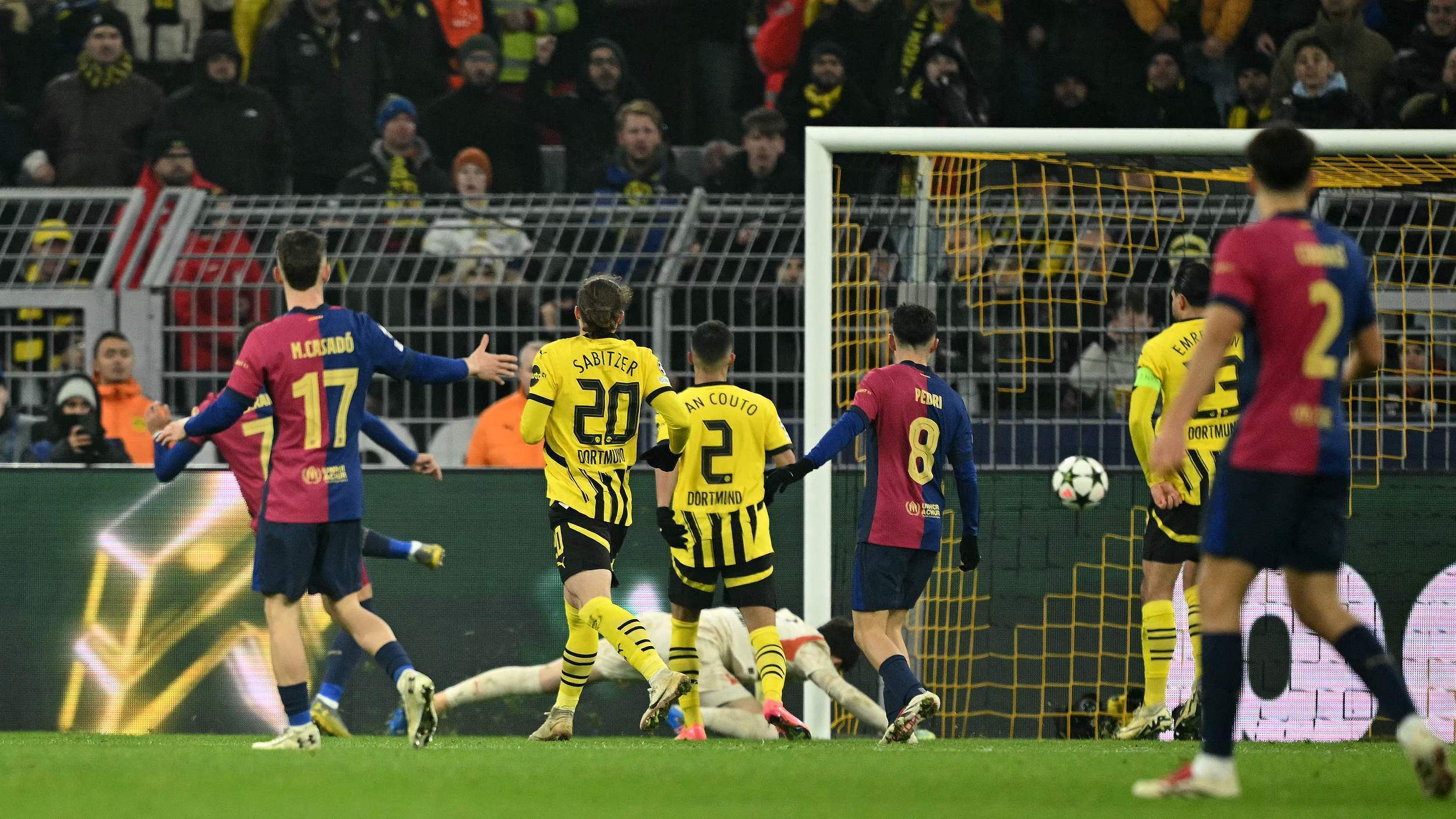 关于汉堡主场惨败多特蒙德，遭遇赛季开门黑的信息