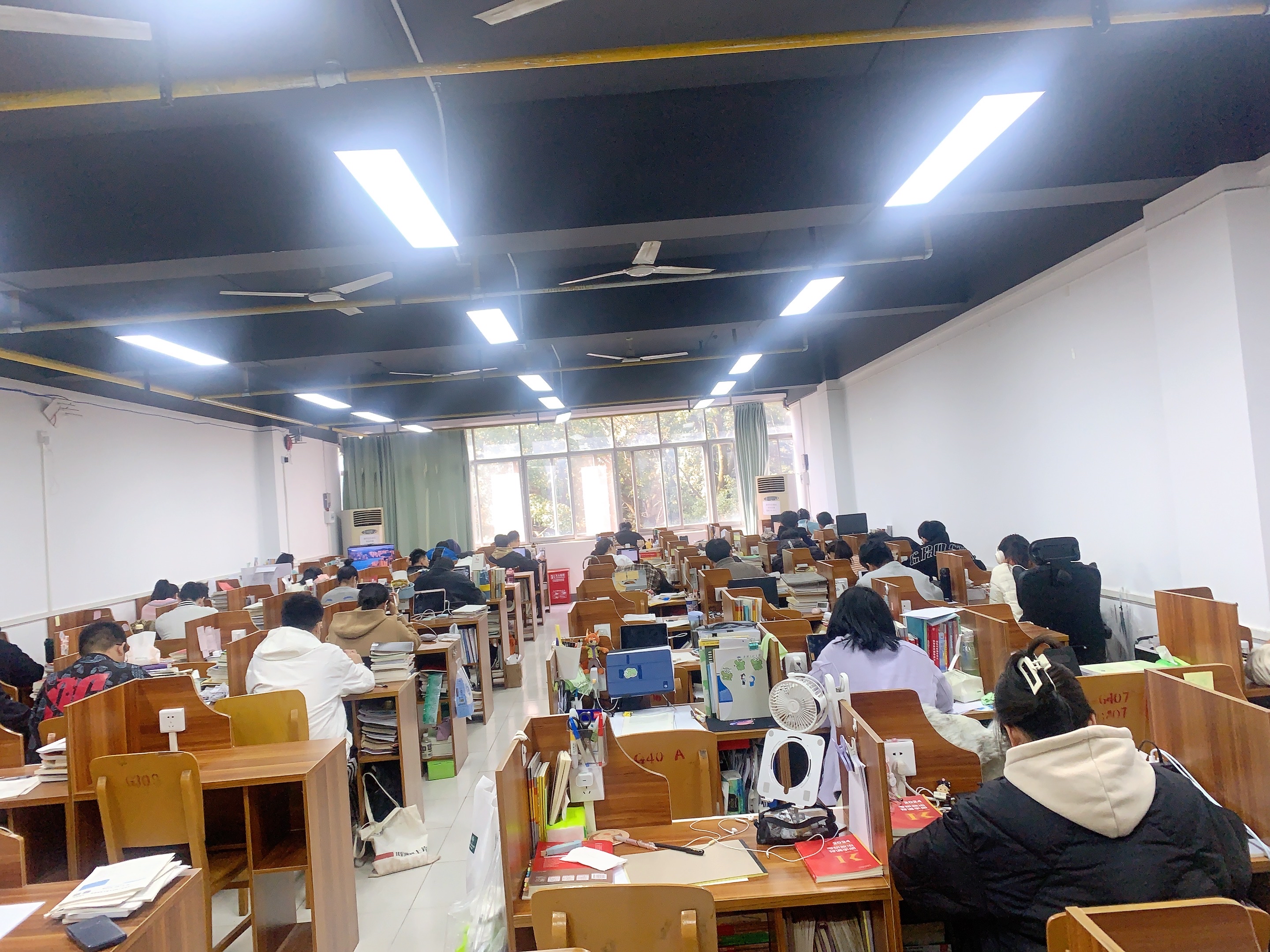 战无不胜：女足运动员永远向前冲向胜利的简单介绍