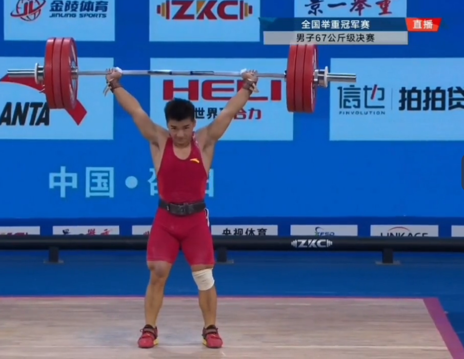 举重比赛中国选手发挥稳定斩获金牌