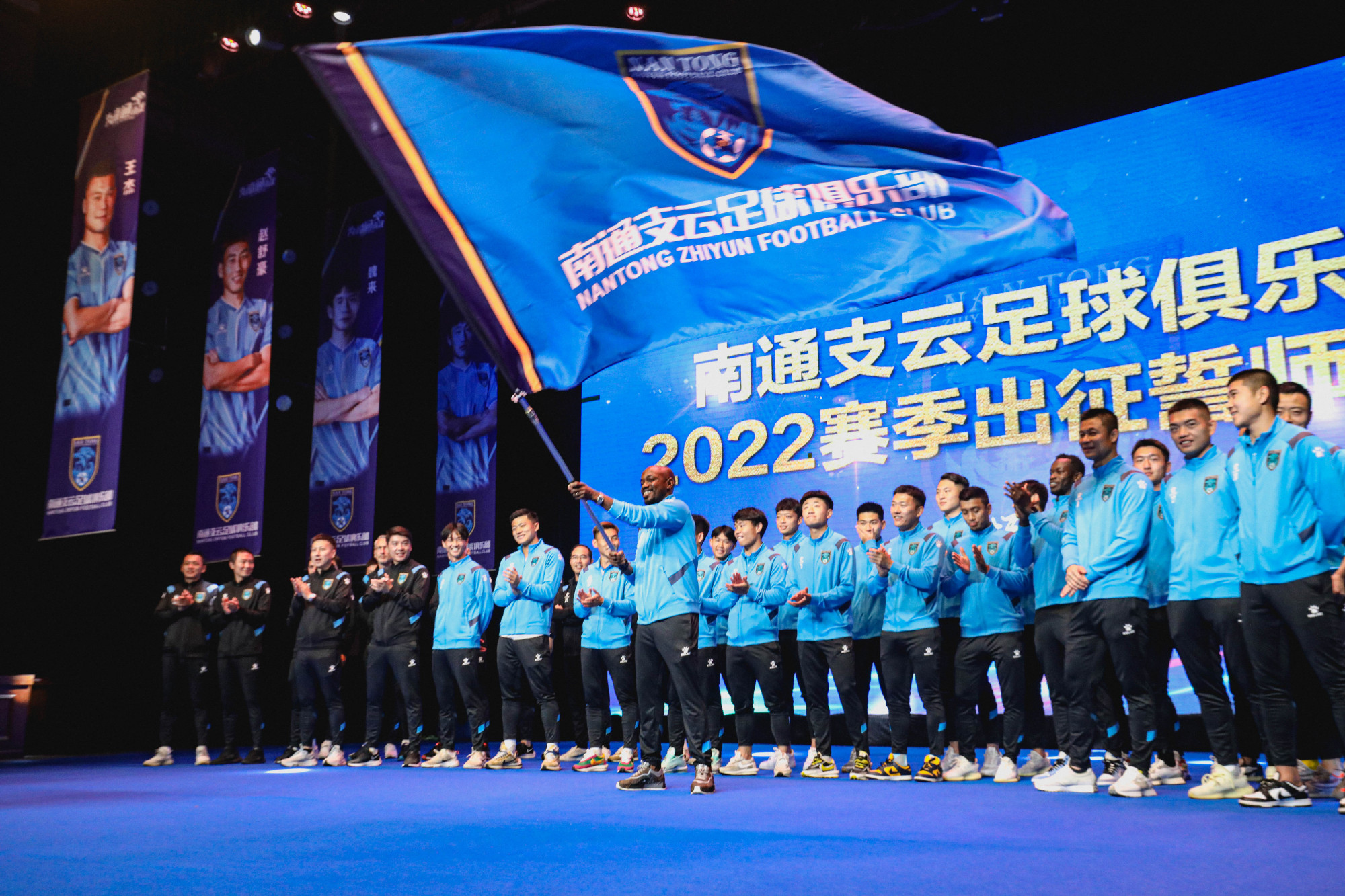 双雄对决，热血激战，赛场火爆