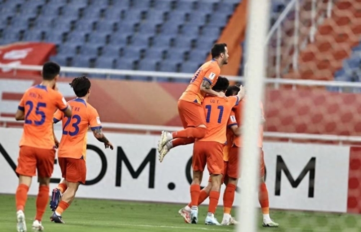 双雄对决，热血激战，赛场火爆