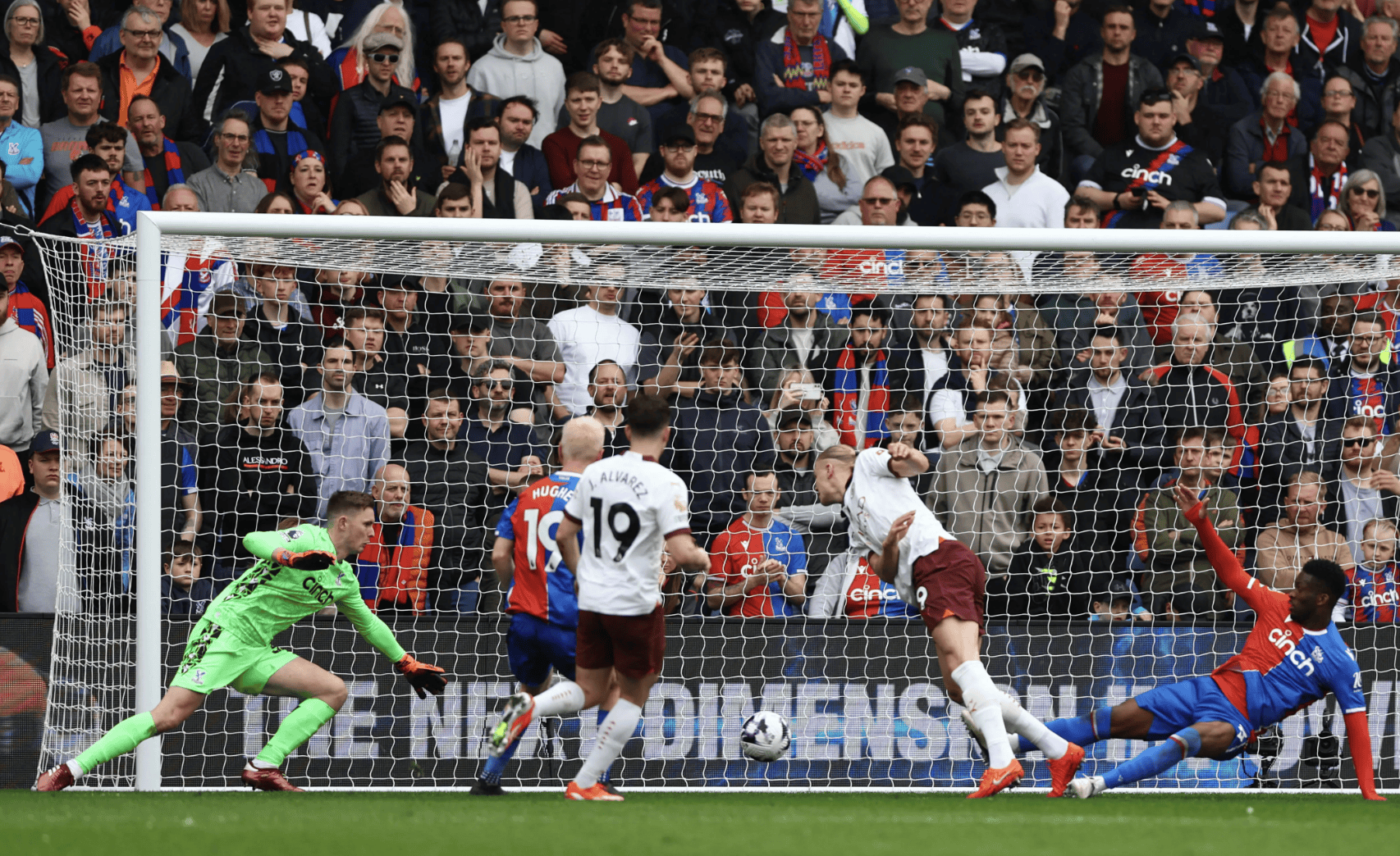 关于曼城客场取胜，出线形势日益看好的信息