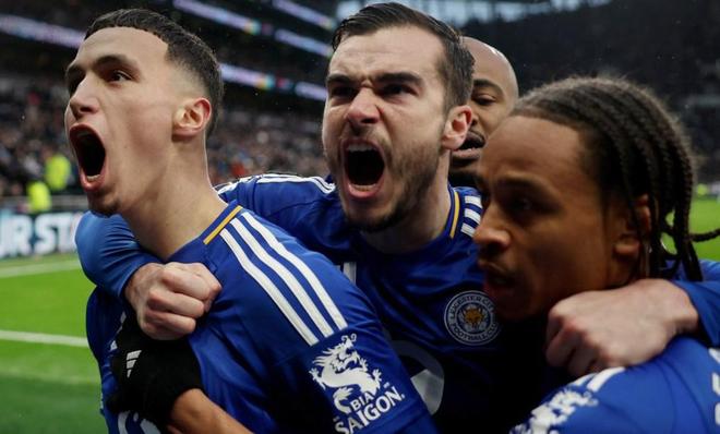 包含热刺遭遇连败，主帅未来存疑的词条